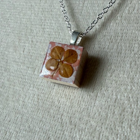 Hand-Crafted Real 4 Four Leaf Clover Mini Scrabble Pendant w/ Silver Chain #09 - Picture 1 of 7